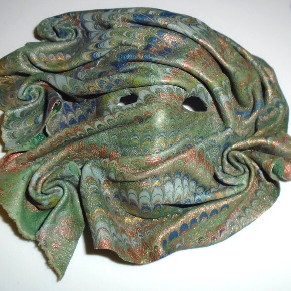 Signed marbled art mask wall hanging - Picture 1 of 4